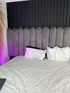 Nanda vixen  online show from March 24, 2026, 12:15 am