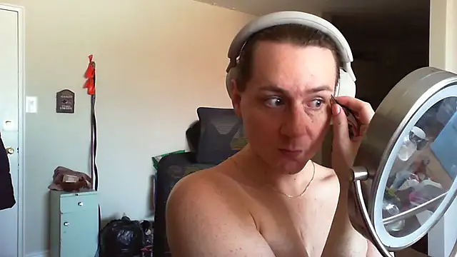 SpaceyLacey online show from April 8, 2026, 1:33 pm