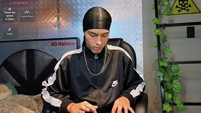 ItsZairen online show from March 12, 2026, 3:23 am