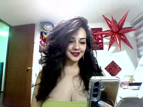 Snapshot of Pink_Cristal chatting on February 17, 2026, 2:30 am Pink Cristal online show from February 17, 2026, 2:30 am