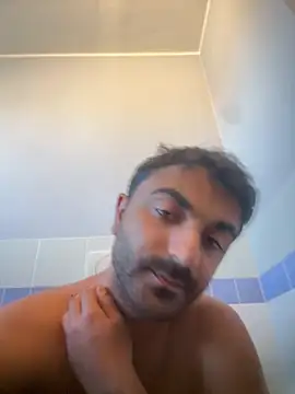 elia2711 online show from April 3, 2026, 3:32 pm