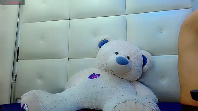 isahotx online show from February 19, 2026, 3:24 am