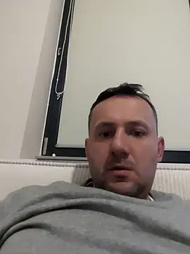 defaktor online show from March 8, 2026, 4:33 pm