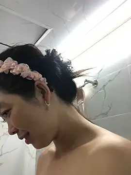 cuty lusy online show from April 12, 2026, 1:32 am