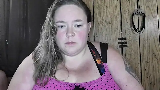 Snapshot of ladylynn13 chatting on February 14, 2026, 6:15 pm ladylynn13 online show from February 14, 2026, 6:15 pm