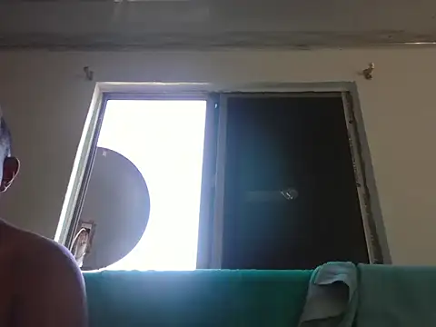 Quillero18 online show from February 8, 2026, 2:42 pm