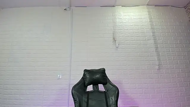 Sara Love 1 online show from April 12, 2026, 3:33 am