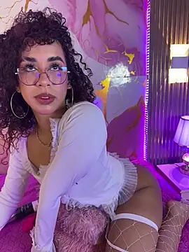 Woo isDaphne online show from March 2, 2026, 12:02 am