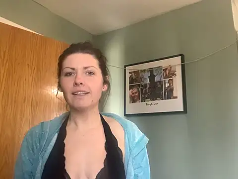 karmenkayekay online show from February 9, 2026, 9:08 pm