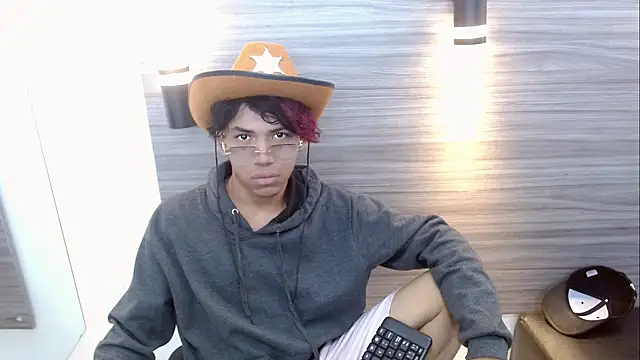 DaviidBuckx  online show from April 28, 2026, 2:10 am