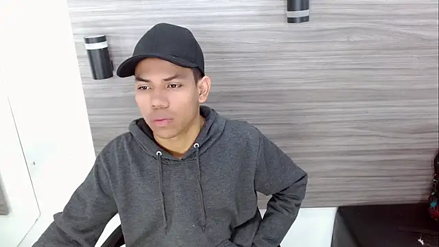 DaviidBuckx  online show from May 3, 2026, 9:43 pm