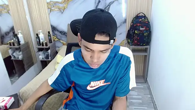 DaviidBuckx  online show from May 24, 2026, 2:49 am