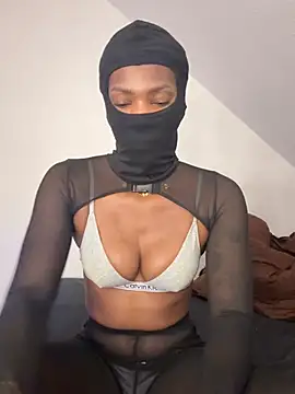 Snapshot of KiaraAmara chatting on February 16, 2026, 7:10 pm KiaraAmara online show from February 16, 2026, 7:10 pm