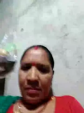 Snapshot of Loomaraj chatting on June 13, 2026, 5:00 pm Loomaraj online show from June 13, 2026, 5:00 pm