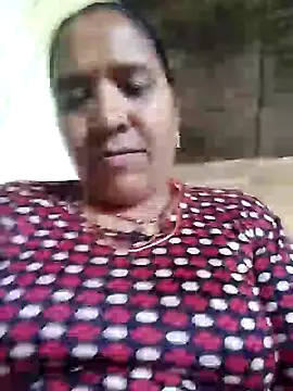 Snapshot of Loomaraj chatting on June 15, 2026, 4:42 pm Loomaraj online show from June 15, 2026, 4:42 pm