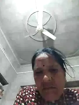 Snapshot of Loomaraj chatting on June 20, 2026, 8:55 pm Loomaraj online show from June 20, 2026, 8:55 pm