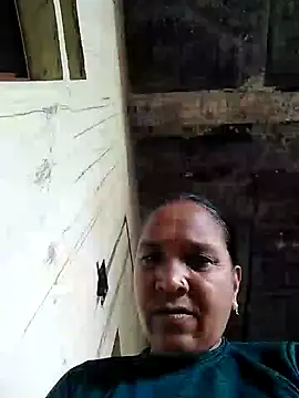 Snapshot of Loomaraj chatting on July 14, 2026, 2:05 am Loomaraj online show from July 14, 2026, 2:05 am
