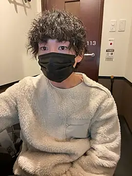 Snapshot of --ha-ru-- chatting on February 18, 2026, 8:43 am --ha-ru-- online show from February 18, 2026, 8:43 am