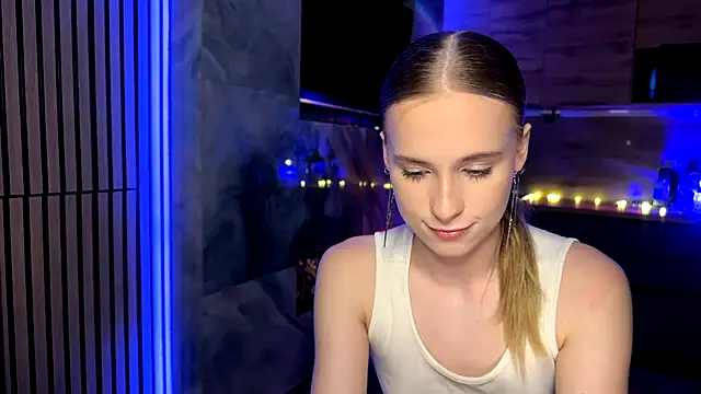Snapshot of amily_sunray chatting on May 12, 2026, 4:26 pm amily sunray online show from May 12, 2026, 4:26 pm