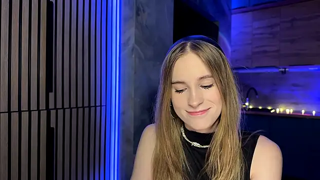Snapshot of amily_sunray chatting on May 16, 2026, 3:44 pm amily sunray online show from May 16, 2026, 3:44 pm