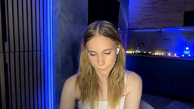 Snapshot of amily_sunray chatting on May 19, 2026, 4:35 pm amily sunray online show from May 19, 2026, 4:35 pm