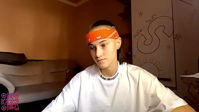 DannieColla online show from March 19, 2026, 7:12 am