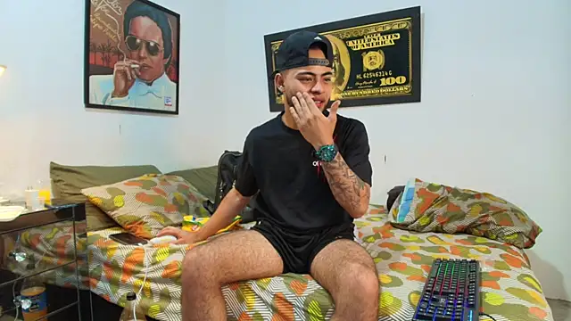 Xanderstone00 online show from April 8, 2026, 4:56 am