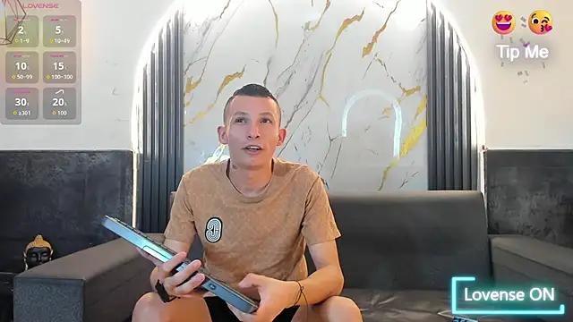 Isaak 26 online show from April 8, 2026, 1:27 am