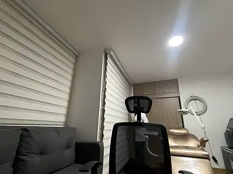 Snapshot of Encantadora_Eva chatting on February 14, 2026, 1:35 am Encantadora Eva online show from February 14, 2026, 1:35 am