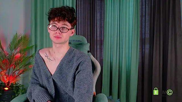 Snapshot of moon_Gloww chatting on March 24, 2026, 1:54 am moon Gloww online show from March 24, 2026, 1:54 am