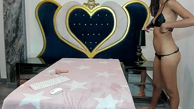 Snapshot of LinaSalazar chatting on February 16, 2026, 7:21 pm LinaSalazar online show from February 16, 2026, 7:21 pm