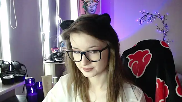 Snapshot of LunaXcherry chatting on May 17, 2026, 11:06 am LunaXcherry online show from May 17, 2026, 11:06 am