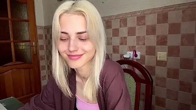 Snapshot of Evva_mayy chatting on July 3, 2026, 10:43 am Evva mayy online show from July 3, 2026, 10:43 am