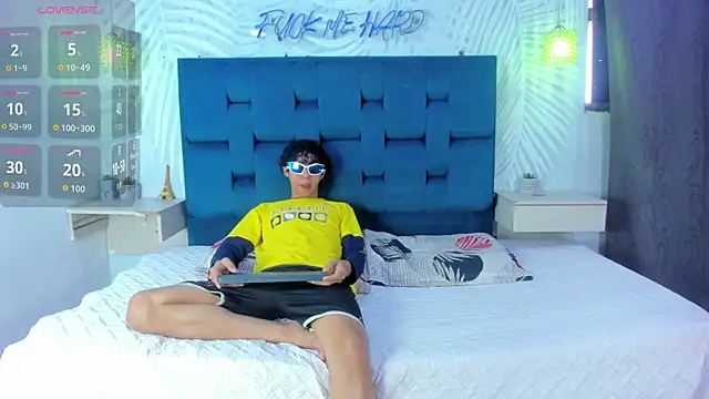 Adventurous Boys online show from February 26, 2026, 6:07 pm