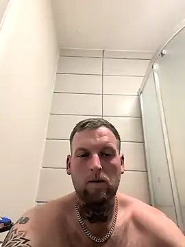 Snapshot of dave32000 chatting on April 7, 2026, 10:31 pm dave32000 online show from April 7, 2026, 10:31 pm