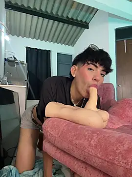 Snapshot of max_femboy chatting on April 25, 2026, 10:51 am max femboy online show from April 25, 2026, 10:51 am