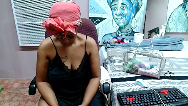 Snapshot of TyraHotxxx chatting on April 13, 2026, 4:29 am TyraHotxxx online show from April 13, 2026, 4:29 am