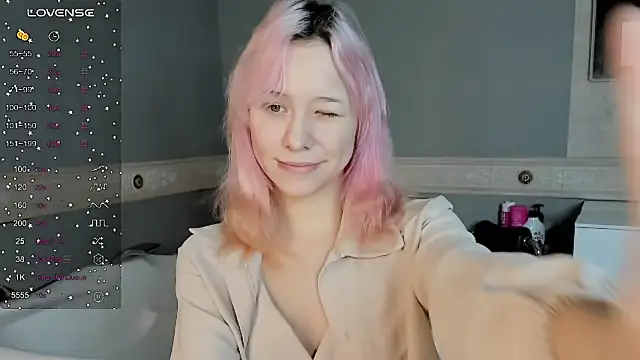 EmilyTrase online show from April 10, 2026, 1:11 am