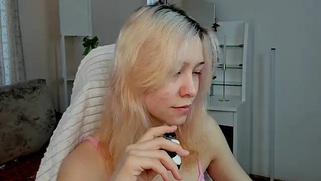 Snapshot of EmilyTrase chatting on April 27, 2026, 1:25 am EmilyTrase online show from April 27, 2026, 1:25 am