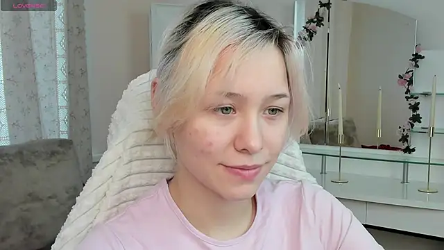 Snapshot of EmilyTrase chatting on April 28, 2026, 1:15 am EmilyTrase online show from April 28, 2026, 1:15 am