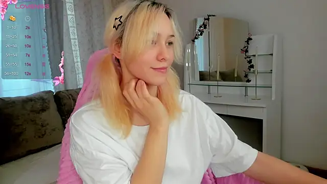 Snapshot of EmilyTrase chatting on May 6, 2026, 1:14 am EmilyTrase online show from May 6, 2026, 1:14 am
