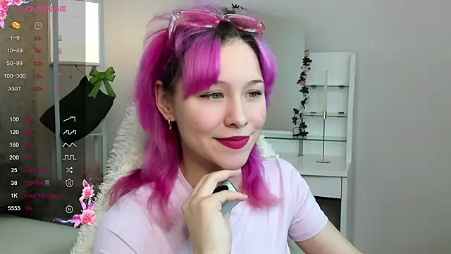 Snapshot of EmilyTrase chatting on May 21, 2026, 1:12 am EmilyTrase online show from May 21, 2026, 1:12 am