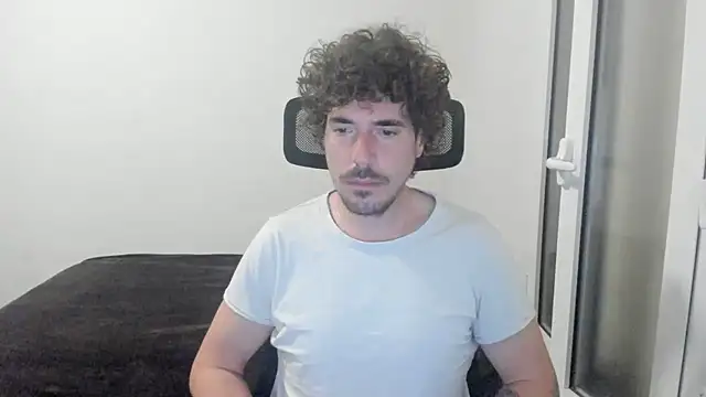 Snapshot of joaquin420_hot chatting on February 25, 2026, 6:01 am joaquin420 hot online show from February 25, 2026, 6:01 am