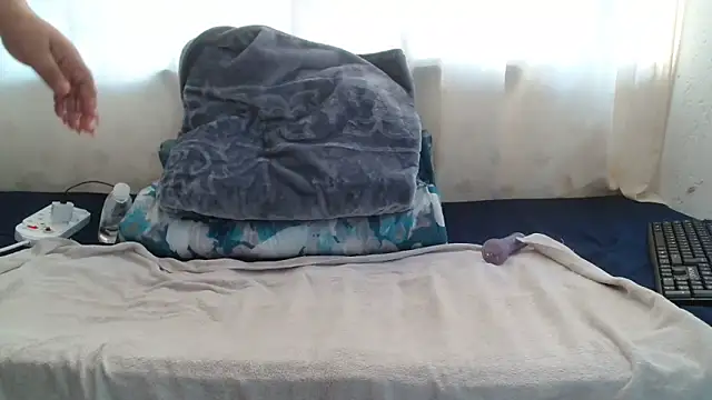 Snapshot of Sweet-Bella17 chatting on April 26, 2026, 2:26 pm Sweet-Bella17 online show from April 26, 2026, 2:26 pm