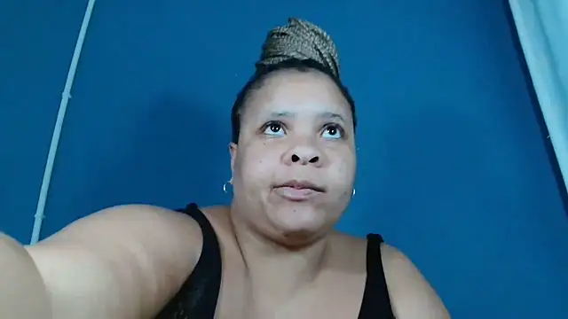 Snapshot of Sweet-Bella17 chatting on April 30, 2026, 4:35 pm Sweet-Bella17 online show from April 30, 2026, 4:35 pm