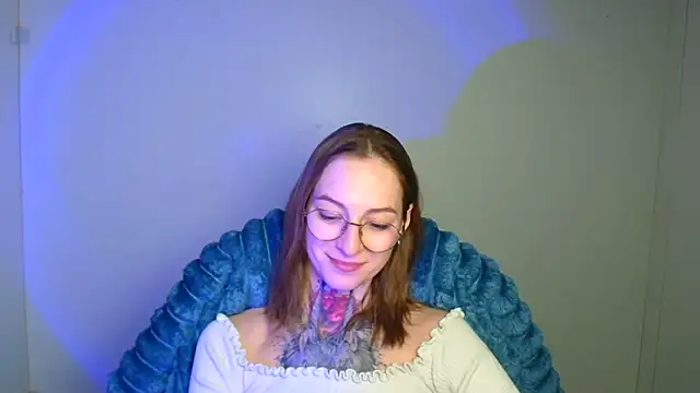 Esmi Winter online show from February 24, 2026, 6:33 am