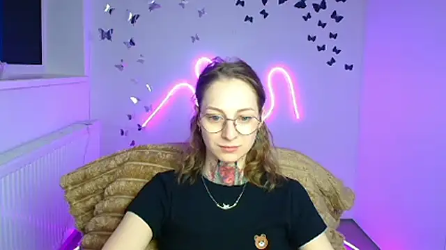 Esmi Winter online show from April 2, 2026, 11:52 am