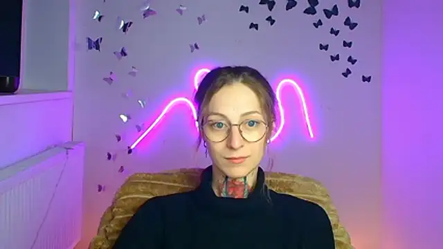 Esmi Winter online show from April 13, 2026, 5:40 pm