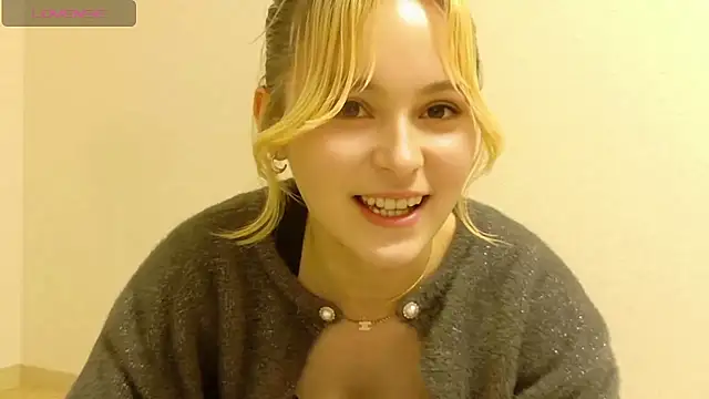 Snapshot of e_ri_ka93 chatting on February 24, 2026, 1:53 pm e ri ka93 online show from February 24, 2026, 1:53 pm