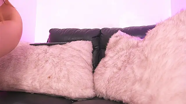 Shopie Colucci online show from April 10, 2026, 1:27 pm